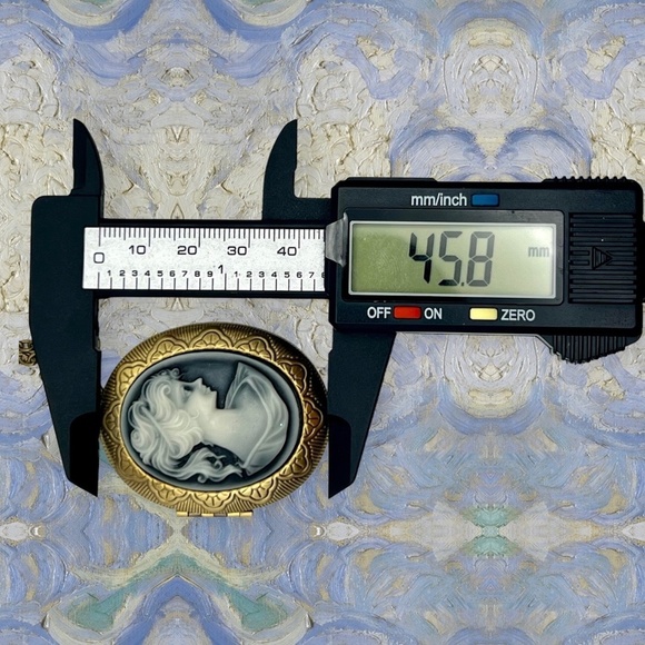 Vintage Locket Necklace Victorian Style Gold and Black - Picture 5 of 7